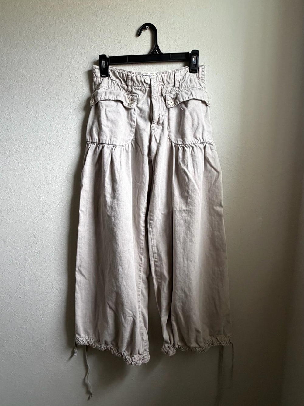 We The Free Light Beige Wide-Leg Cargo Jeans